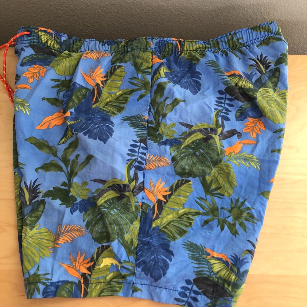 TOMMY BAHAMA Hawaiian Swim Trunks Men’s size XXL Blue Green Orange
